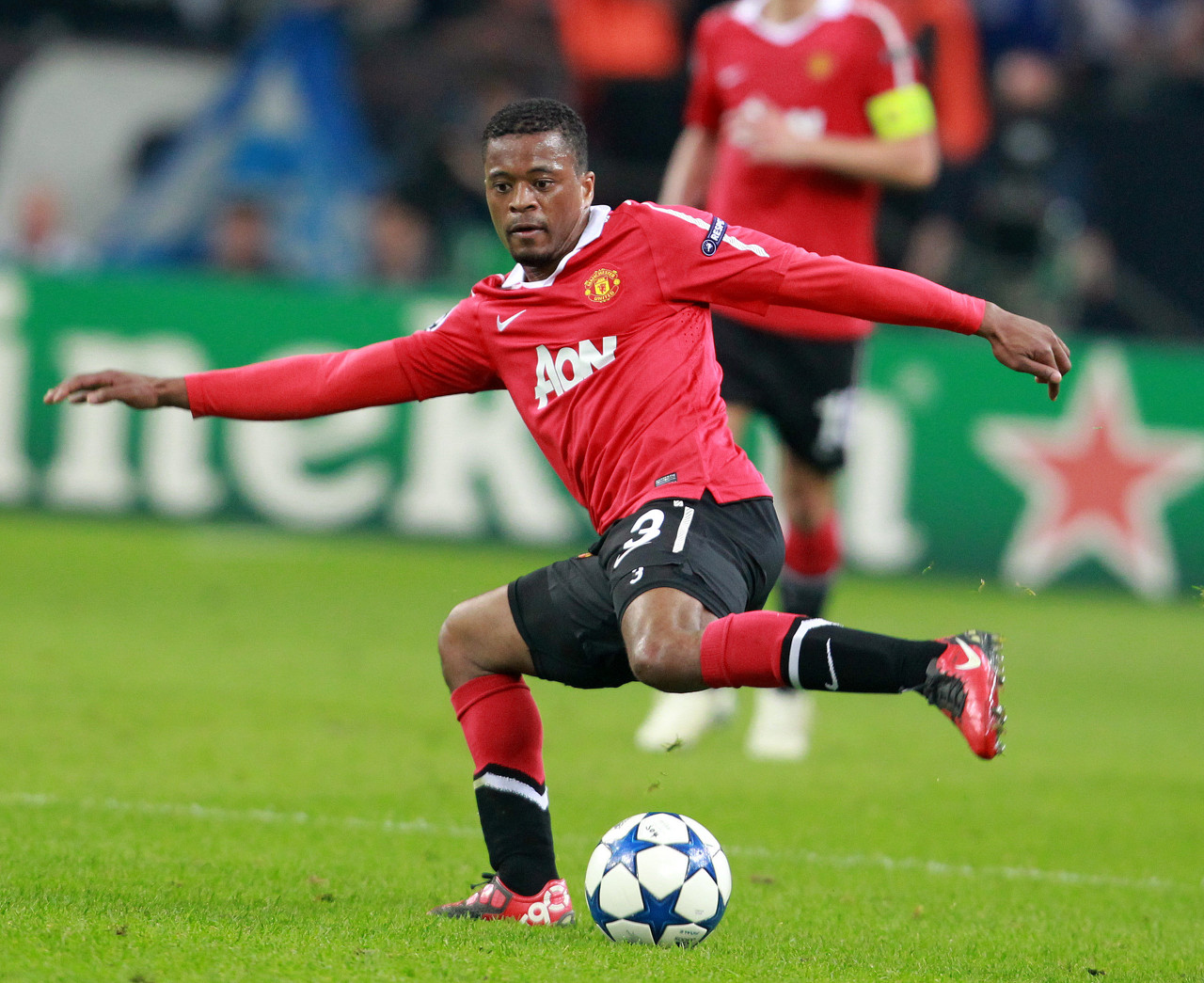 他与皮尔斯 他与皮尔斯